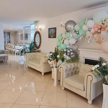 Вила С Минимален Басейн И Джакузи Villa Bankja