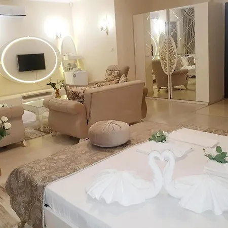 Вила С Минимален Басейн И Джакузи Villa Bankja
